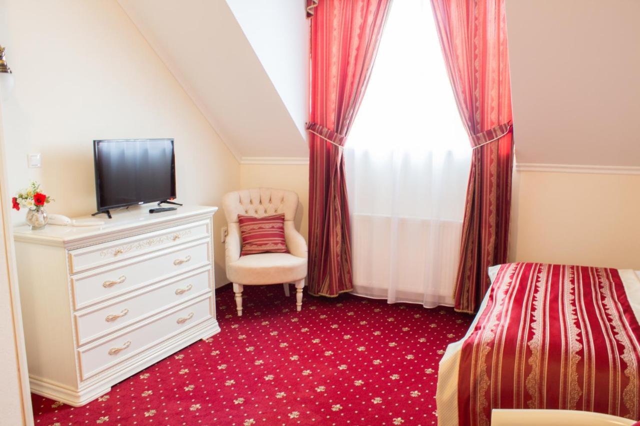 Hotel Viliam Frano Nitra Bagian luar foto