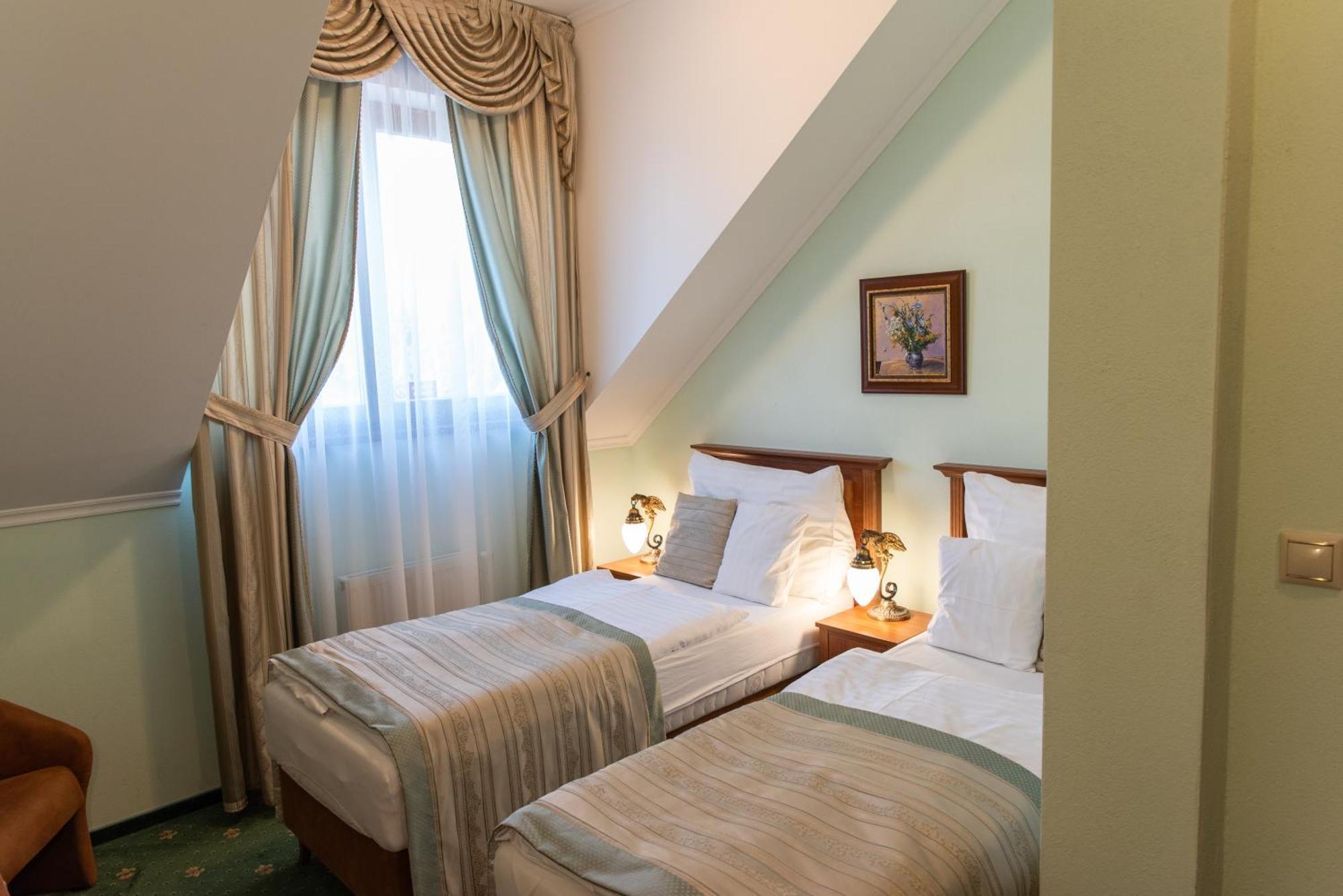 Hotel Viliam Frano Nitra Bagian luar foto
