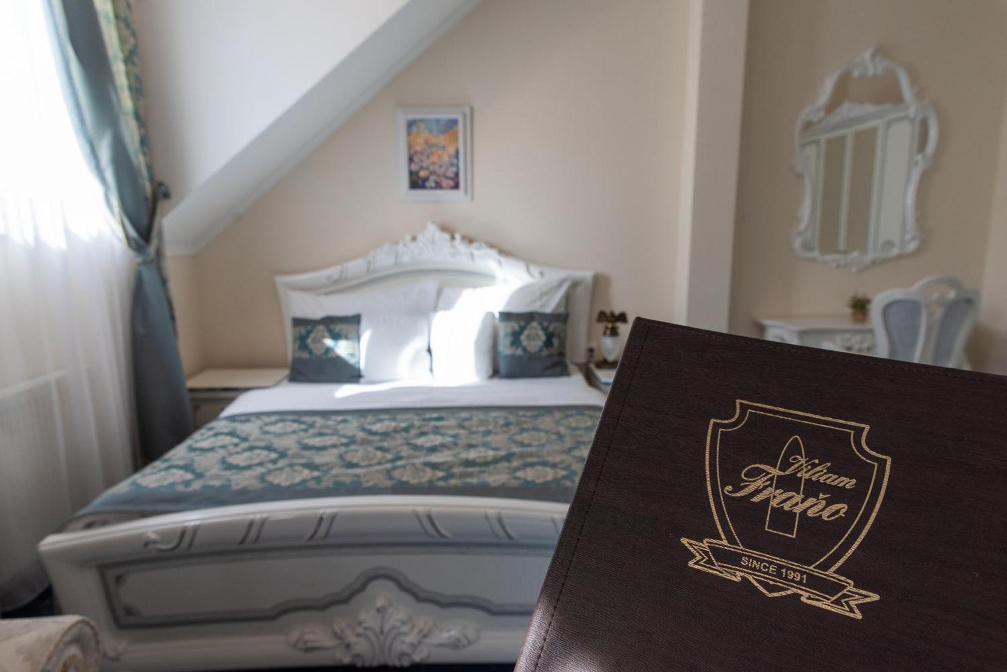 Hotel Viliam Frano Nitra Bagian luar foto