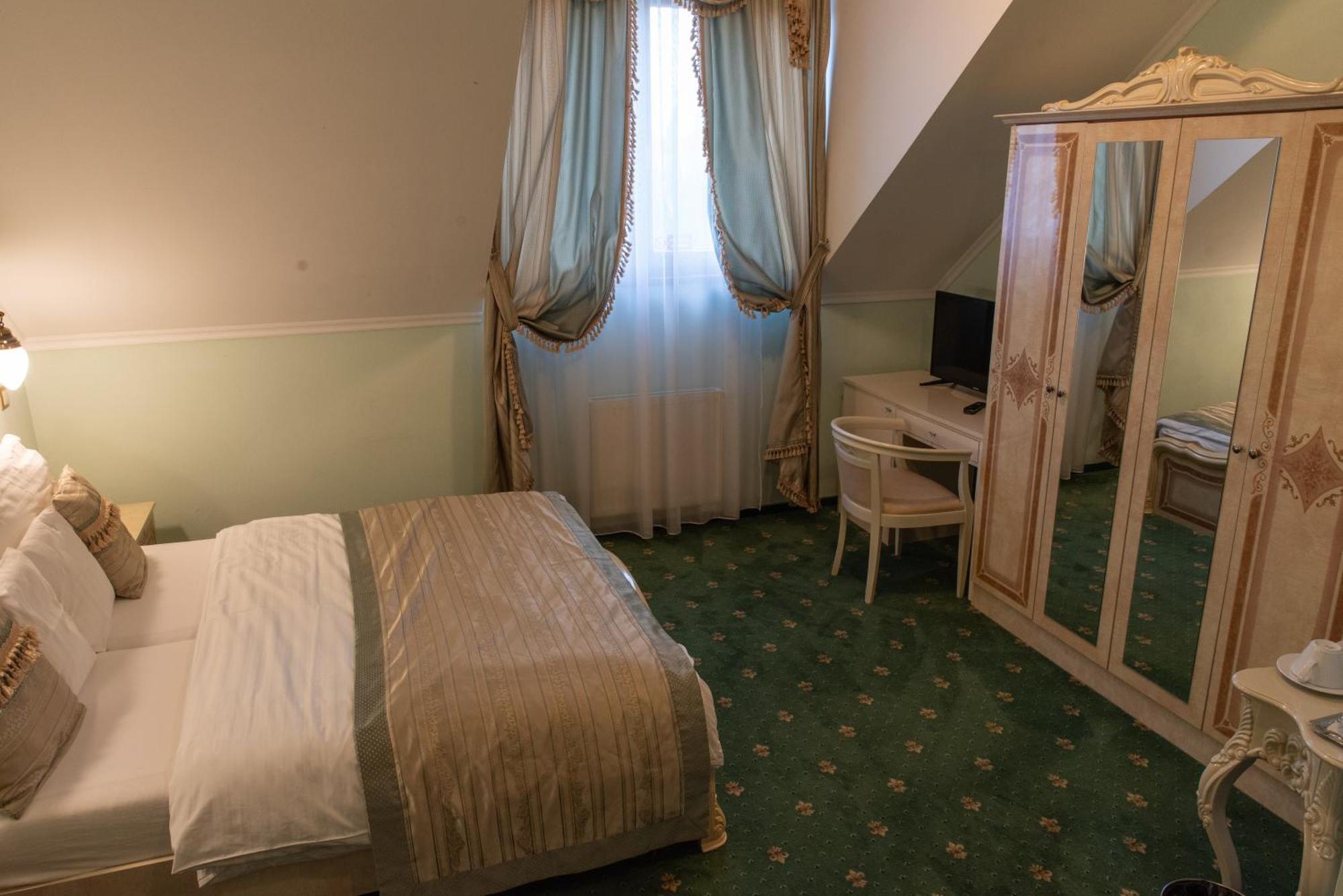 Hotel Viliam Frano Nitra Bagian luar foto