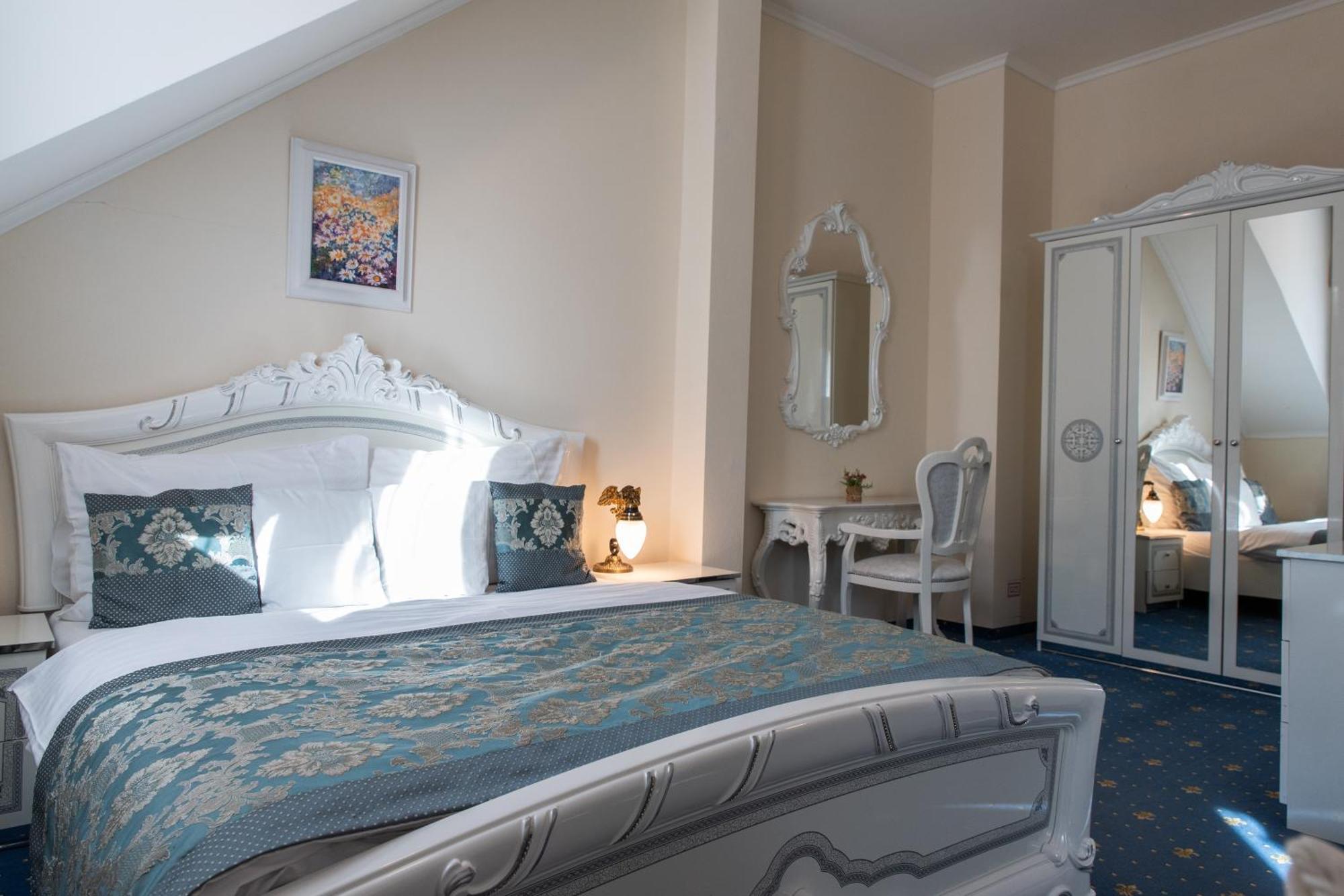 Hotel Viliam Frano Nitra Bagian luar foto