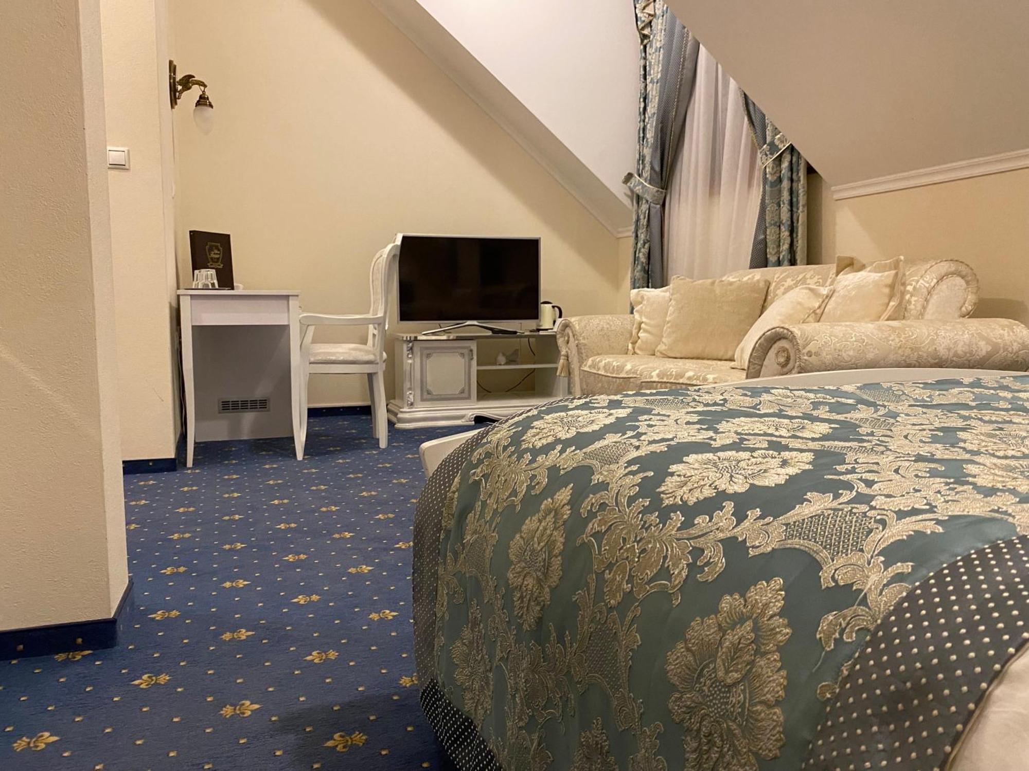 Hotel Viliam Frano Nitra Bagian luar foto