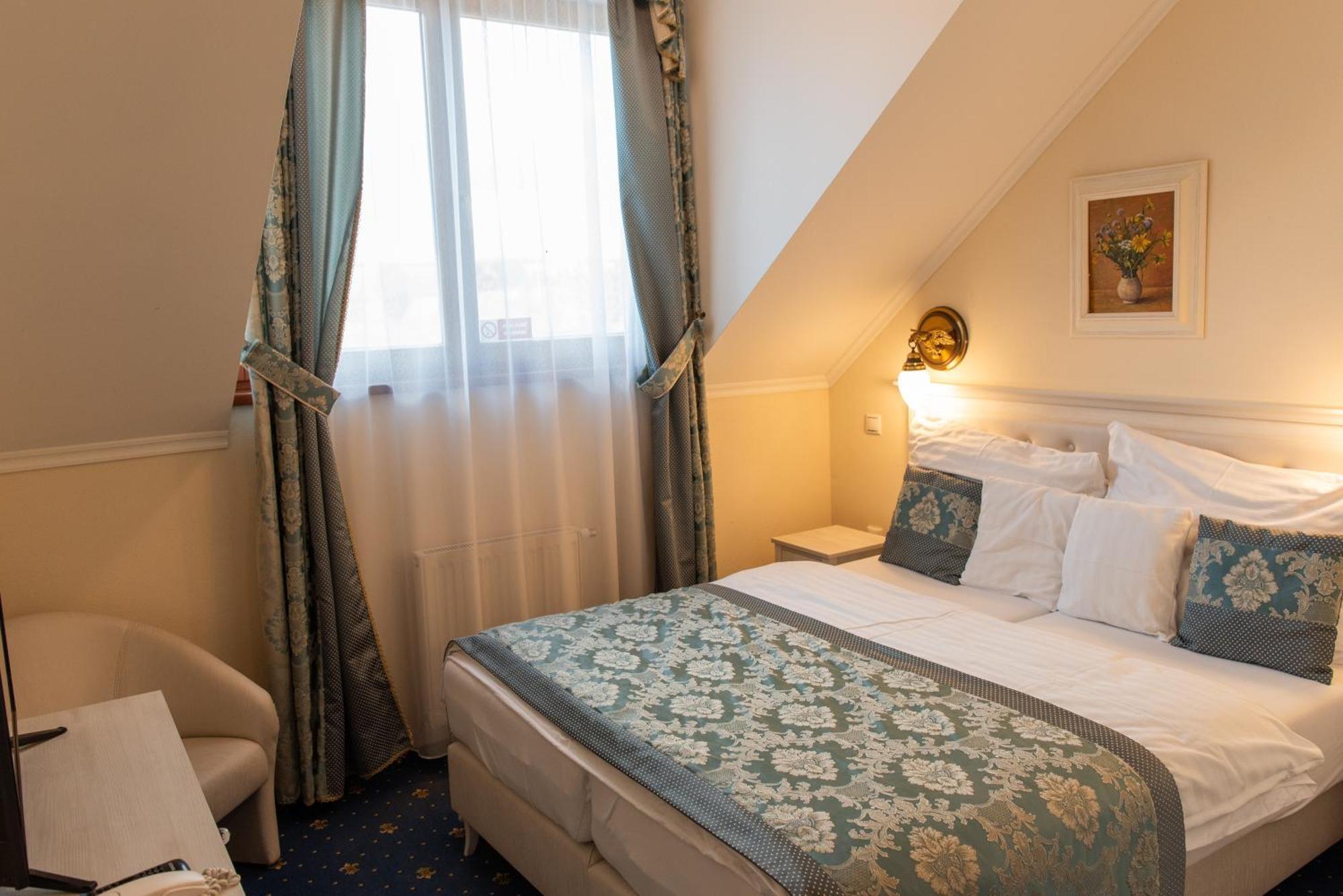 Hotel Viliam Frano Nitra Bagian luar foto