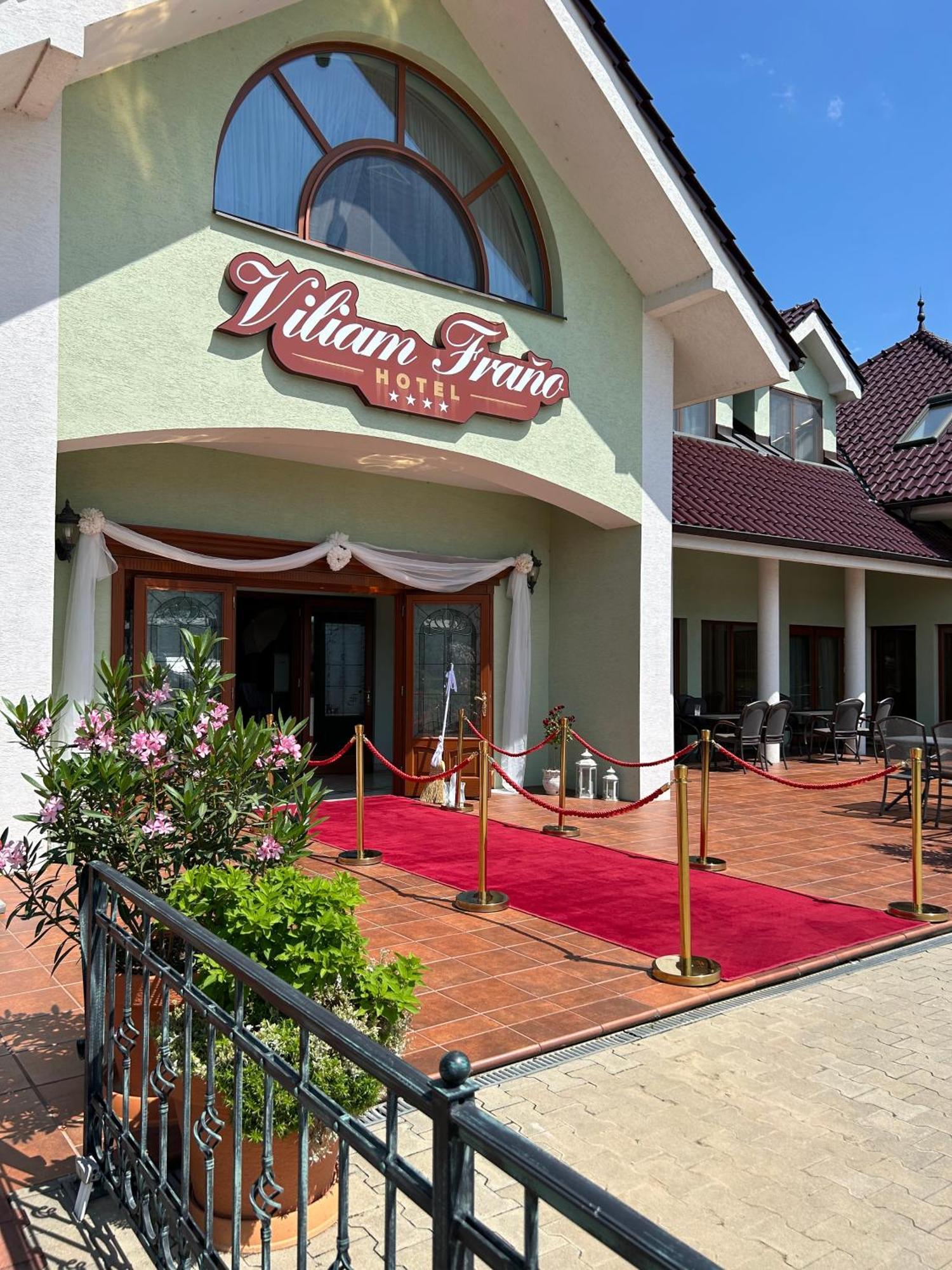 Hotel Viliam Frano Nitra Bagian luar foto