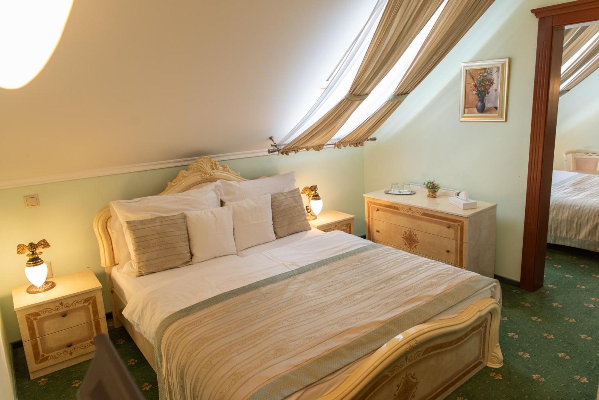 Hotel Viliam Frano Nitra Bagian luar foto