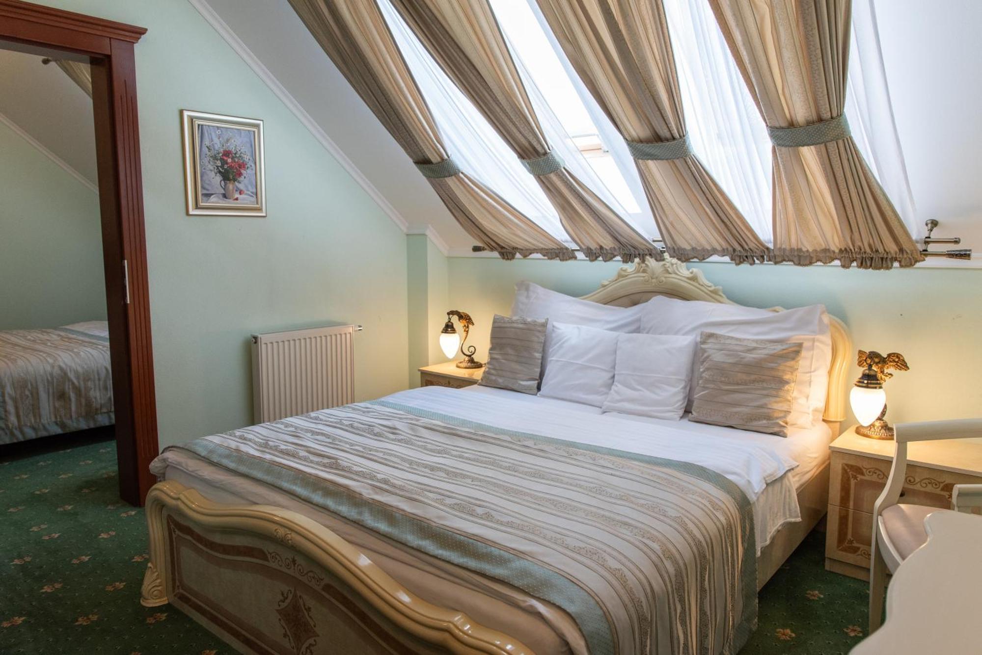 Hotel Viliam Frano Nitra Bagian luar foto