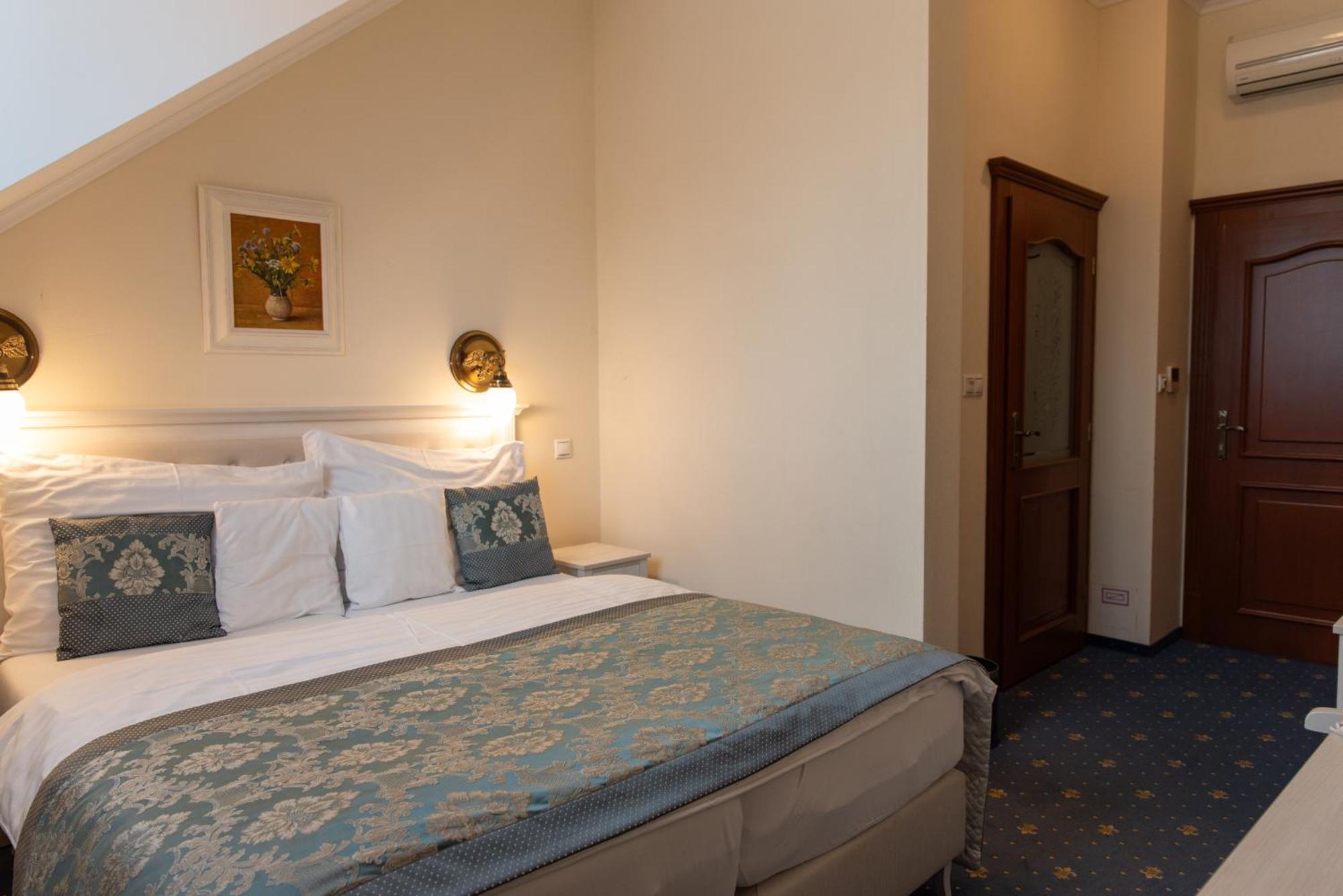 Hotel Viliam Frano Nitra Bagian luar foto