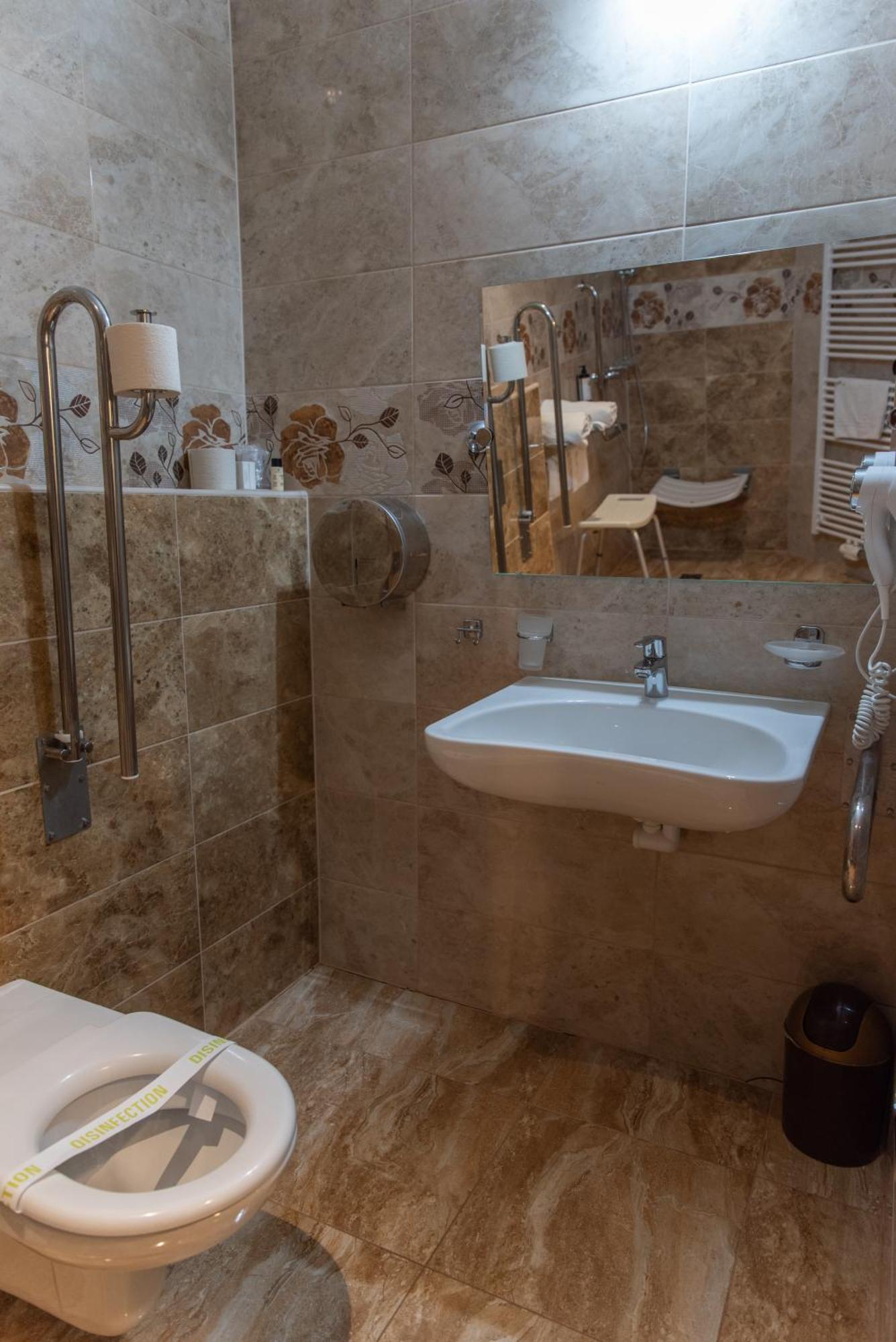 Hotel Viliam Frano Nitra Bagian luar foto