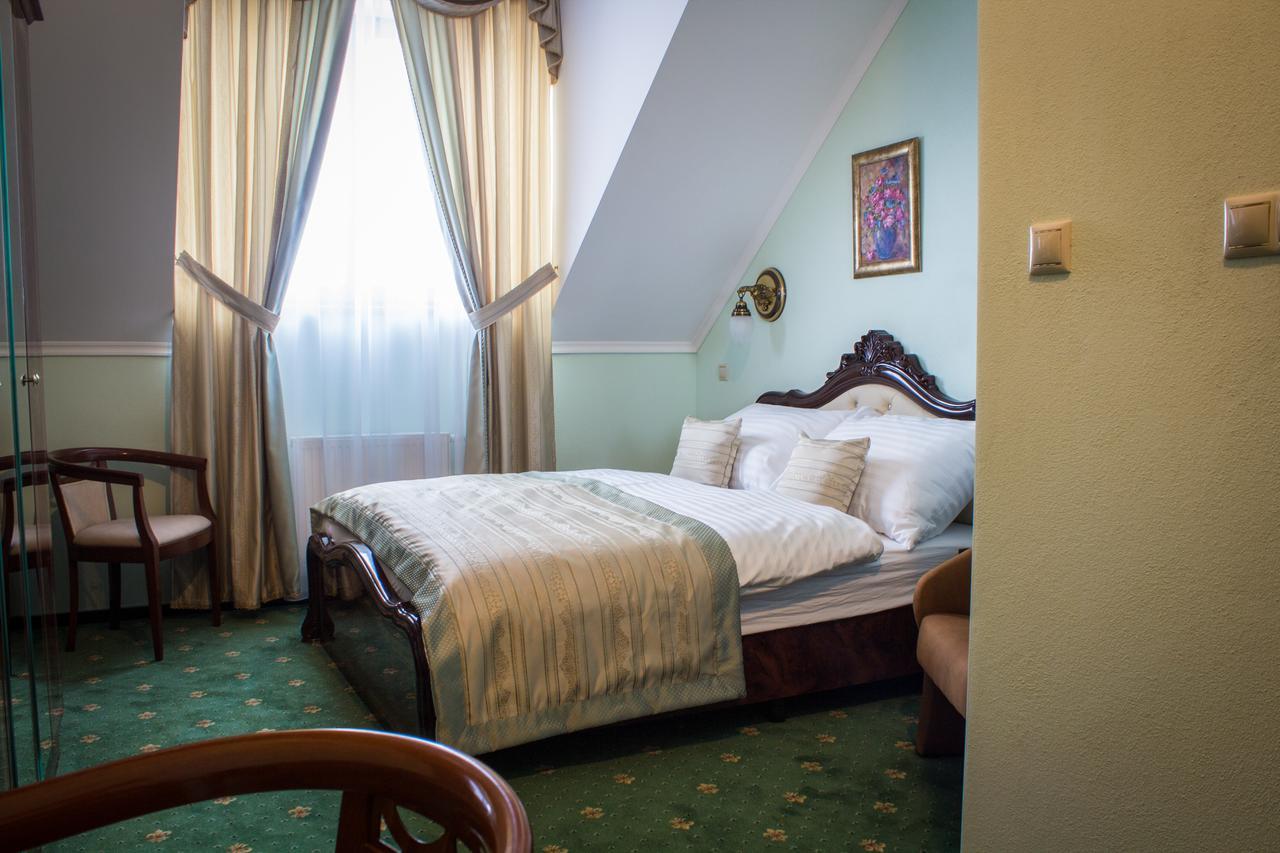 Hotel Viliam Frano Nitra Bagian luar foto