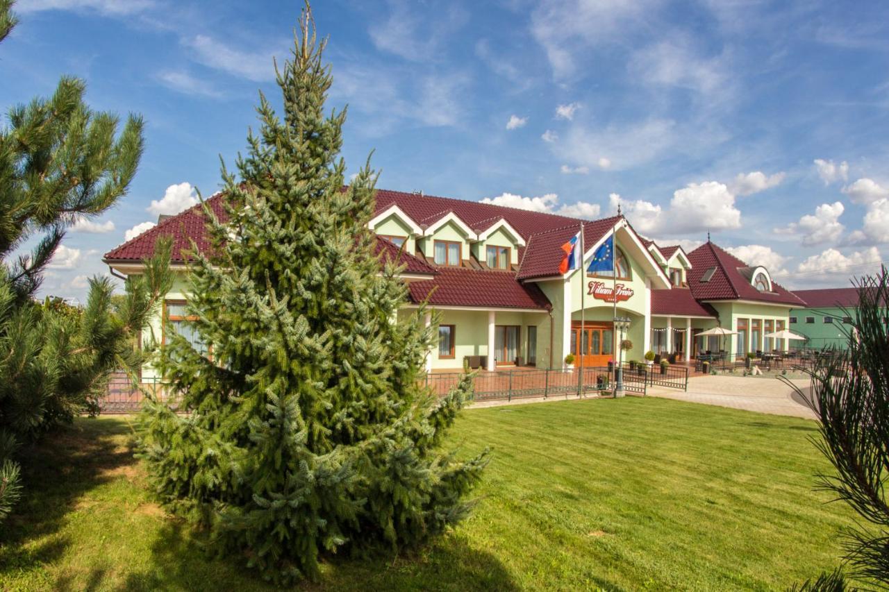 Hotel Viliam Frano Nitra Bagian luar foto